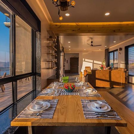 Eyes On The Lake By Stayvista - A Hillside Villa With A Captivating View Of The River 푸네 외부 사진