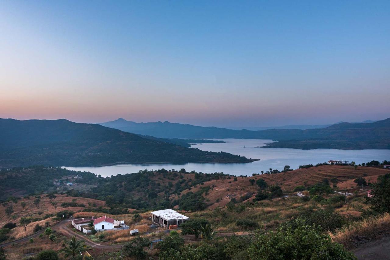 Eyes On The Lake By Stayvista - A Hillside Villa With A Captivating View Of The River 푸네 외부 사진