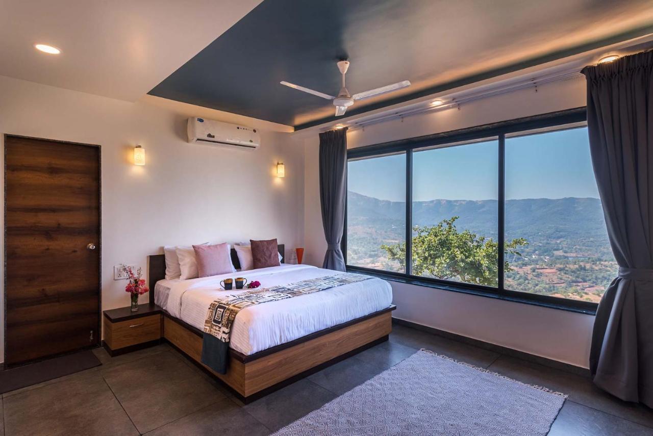 Eyes On The Lake By Stayvista - A Hillside Villa With A Captivating View Of The River 푸네 외부 사진